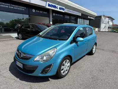 Usata Opel Corsa Cosmo 75 CV (55 kW) 2011 Blu/azzurro Utilitaria
