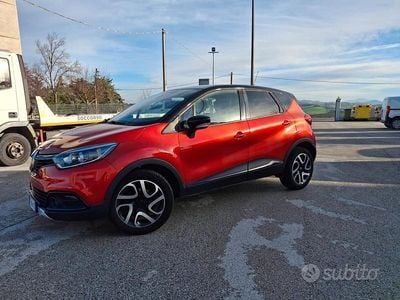 Usata Renault Captur Life 90 CV (66 kW) 2016 Rosso SUV