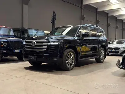 Usata Toyota Land Cruiser Anniversary 415 CV (305 kW) 2023 Nero metallizzato SUV