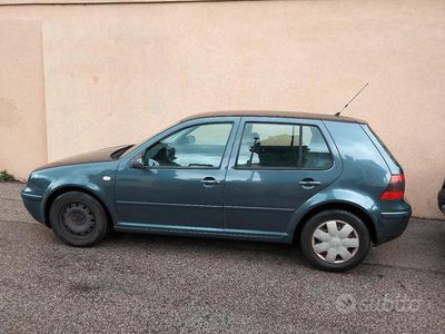 Usata VW Golf IV 105 CV (77 kW) 2000 Berlina