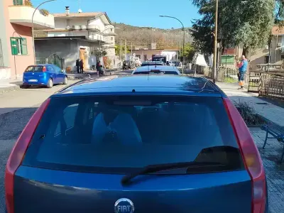 Usata Fiat Punto 69 CV (50 kW) 2004 Bluazzurro Utilitaria