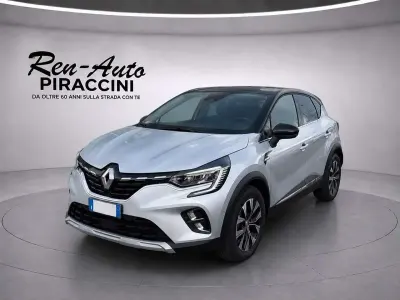 Usata Renault Captur 101 CV (74 kW) 2024 Grigio SUV