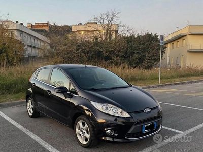 Usata Ford Fiesta 68 CV (50 kW) 2011 Nero Utilitaria