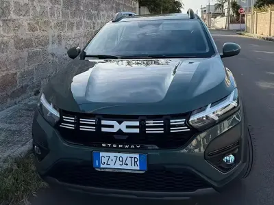 Usata Dacia Sandero Stepway 101 CV (74 kW) 2025 Verde Berlina