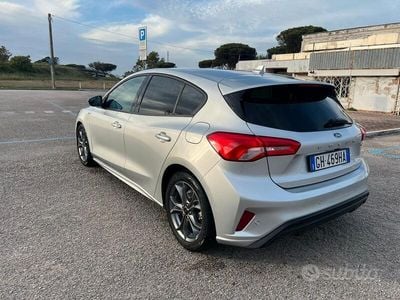 Argento Usata 2022 Ford Focus ST-Line Berlina | 14.900 € (Ottimo prezzo)