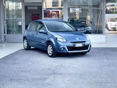 Brugt Renault Clio II 75 HK (55 kW) 2010 Blå Sedan
