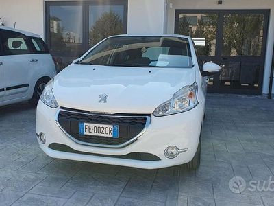 Usata Peugeot 208 68 CV (50 kW) 2016 Bianco Utilitaria