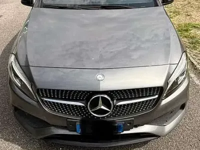 Usata Mercedes A180 Premium 122 CV (89 kW) 2016 Grigio Utilitaria