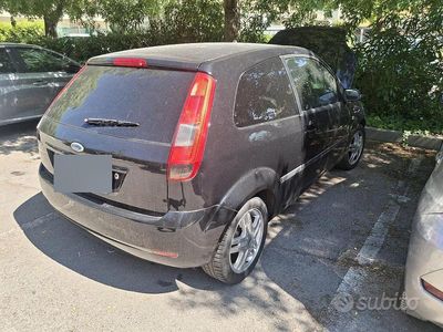 Usata Ford Fiesta 80 CV (58 kW) 2005 Nero Utilitaria