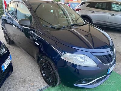 Usata Lancia Ypsilon 69 CV (50 kW) 2017 Blu Utilitaria