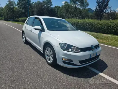Usata VW Golf VII 105 CV (77 kW) 2014 Bianco Berlina