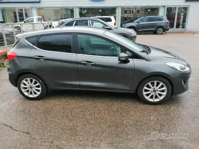 Usata Ford Fiesta 86 CV (63 kW) 2018 Grigio Utilitaria