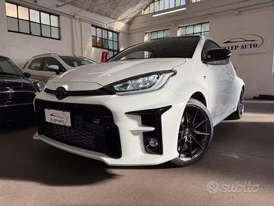 Begagnad Toyota Yaris 261 HK (191 kW) 2021 Vit Halvkombi