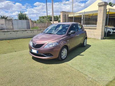 Usata Lancia Ypsilon Gold 69 CV (50 kW) 2016 Marrone Utilitaria