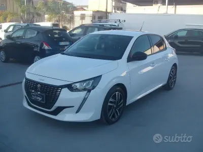 Usata Peugeot 208 Allure 102 CV (75 kW) 2022 Bianco Utilitaria
