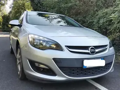 Usata Opel Astra 101 CV (74 kW) 2015 Grigio Station wagon