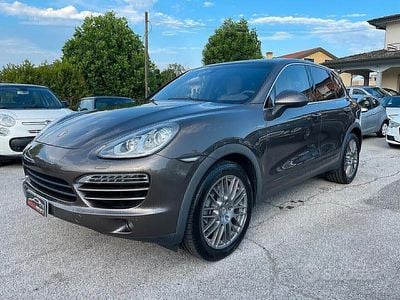 Usata Porsche Cayenne 245 CV (180 kW) 2011 Grigio SUV