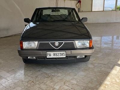 Usata Alfa Romeo 75 119 CV (87 kW) 1988 Grigio Berlina
