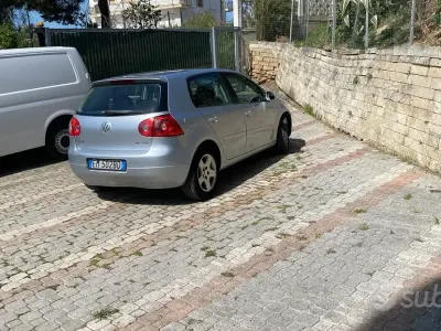 Usata VW Golf IV 105 CV (77 kW) 2005 Grigio Berlina