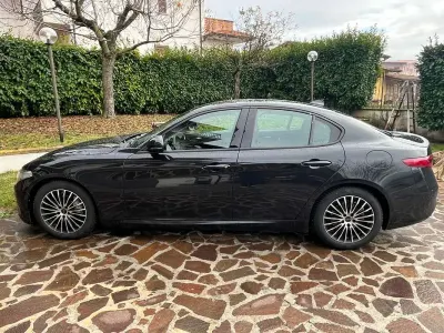 Usata Alfa Romeo Giulia 179 CV (131 kW) 2018 Berlina