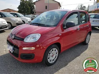 Usata Fiat Panda Lounge 69 CV (50 kW) 2016 Rosso Utilitaria