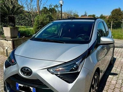 Usata Toyota Aygo X-play 72 CV (52 kW) 2019 Argento Utilitaria