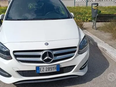 Usata Mercedes B180 109 CV (80 kW) 2015 Bianco Utilitaria