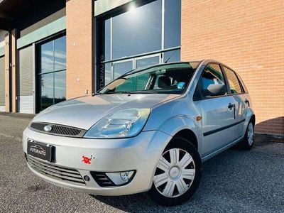 Usata Ford Fiesta Ghia 75 CV (55 kW) 2004 Argento Utilitaria