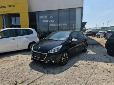 Usata Peugeot 208 Signature Sky 102 CV (75 kW) 2019 Nero Utilitaria