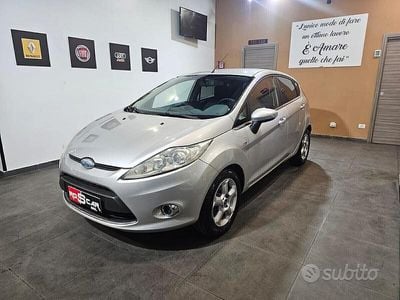 Usata Ford Fiesta Titanium 92 CV (67 kW) 2010 Grigio Utilitaria