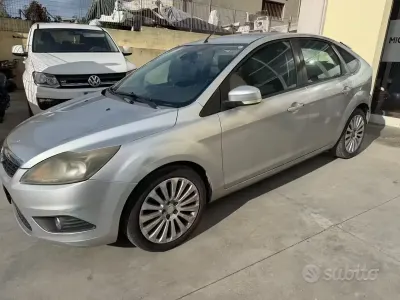 Usado Ford Focus 90 HP (66 kW) 2009 Cinzento Sedan
