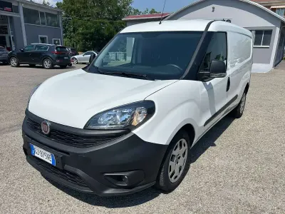 Usata Fiat Doblò 105 CV (77 kW) 2022 Bianco Monovolume