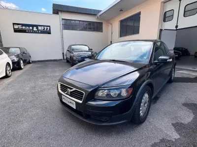 Usata Volvo C30 Momentum 136 CV (100 kW) 2009 Nero Utilitaria