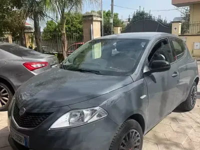 Occasion Lancia Ypsilon 80 ch (58 kW) 2014 Gris Citadine