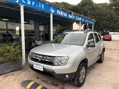 Usado Dacia Duster Lauréate 114 CV (83 kW) 2016 Gris SUV