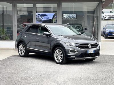 Usata VW T-Roc 150 CV (110 kW) 2018 Grigio SUV