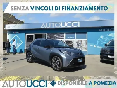 Usata Toyota Aygo X Trend 72 CV (52 kW) 2025 Celestite gray tetto black SUV