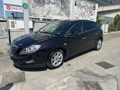 Begagnad Lancia Delta 120 HK (88 kW) 2013 Svart Halvkombi