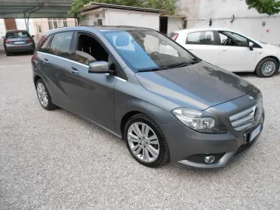 Usata Mercedes B180 Premium 109 CV (80 kW) 2014 Grigio Utilitaria