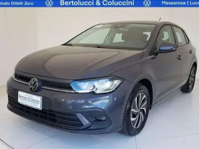 Usata VW Polo Life 95 CV (69 kW) 2023 Grigio metallizzato Utilitaria