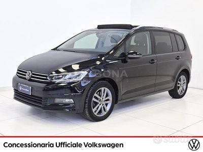 Begagnad VW Touran Business 150 HK (110 kW) 2023 Svart Minibuss