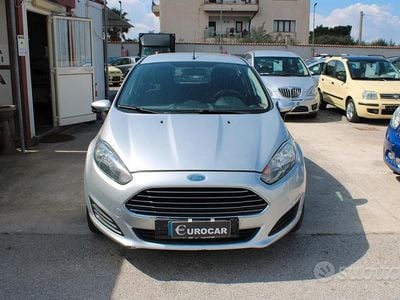Usata Ford Fiesta 92 CV (67 kW) 2014 Grigio Utilitaria