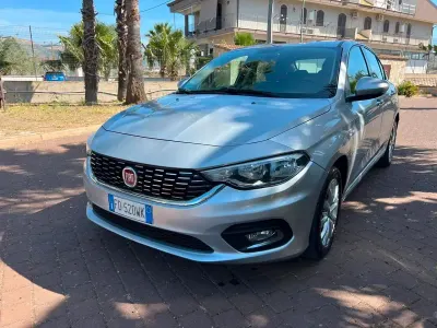 Usata Fiat Tipo Lounge 119 CV (87 kW) 2016 Grigio Berlina