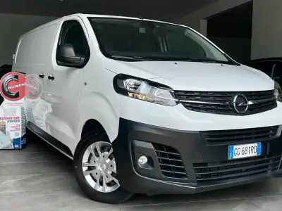 Usata Opel Vivaro-e Combi Enjoy 122 CV (89 kW) 2021 Bianco Monovolume