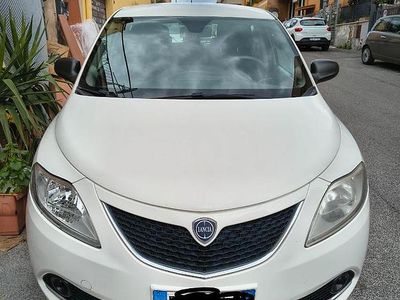 Usata Lancia Ypsilon 69 CV (50 kW) 2016 Bianco Utilitaria