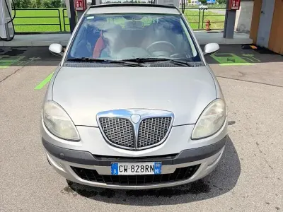 Usata Lancia Ypsilon 80 CV (58 kW) 2005 Grigio Utilitaria