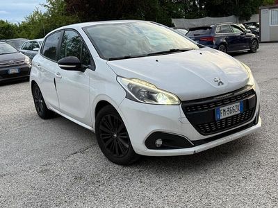 Usata Peugeot 208 Active 81 CV (59 kW) 2018 Bianco Utilitaria
