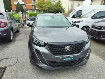Usata Peugeot 2008 Active 101 CV (74 kW) 2023 Grigio SUV