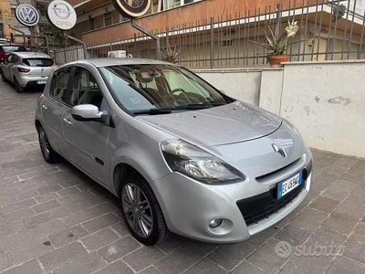 Usata Renault Clio II Luxe 101 CV (74 kW) 2011 Grigio Utilitaria