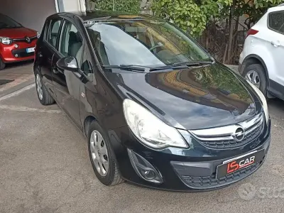 Usata Opel Corsa Edition 85 CV (62 kW) 2013 Nero Utilitaria
